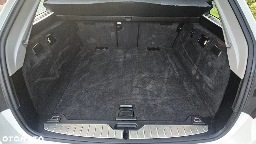 BMW Seria 5 520d - 32
