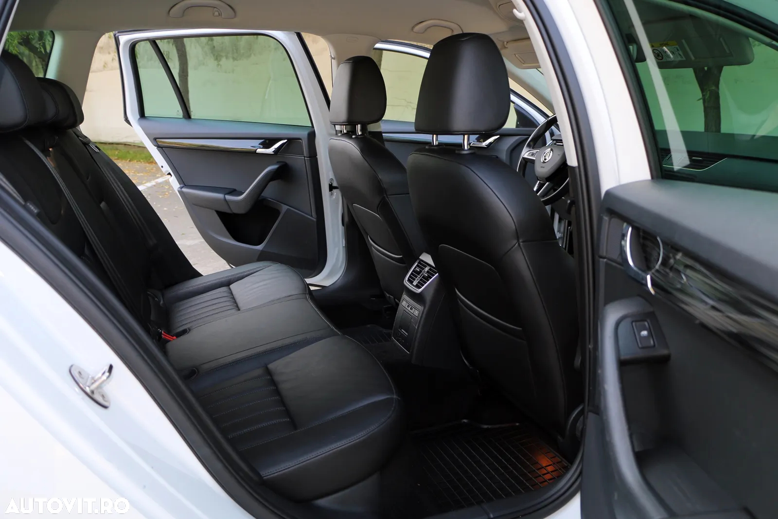 Skoda Octavia Combi Diesel 1.6 TDI DSG Style - 15