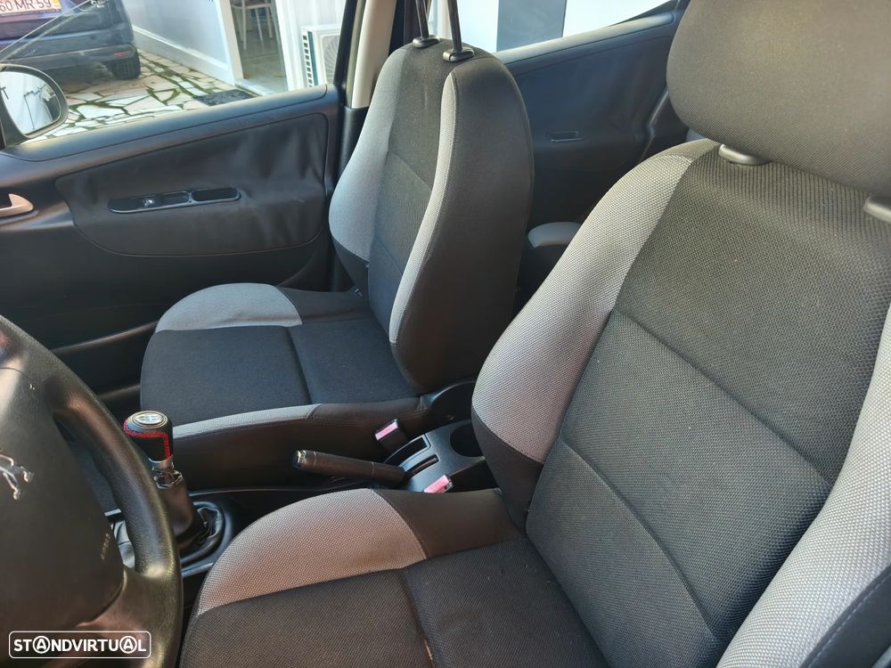 Peugeot 207 SW 1.6 HDi Premium - 21