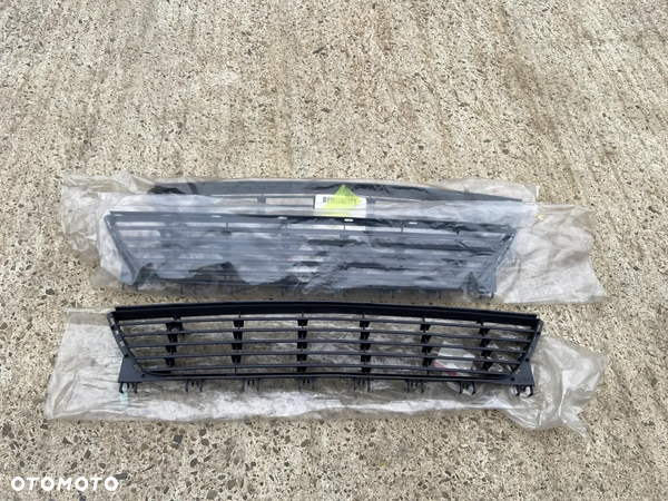 NOWA Kratka środkowa zderzaka Opel Corsa C LIFT 1400298