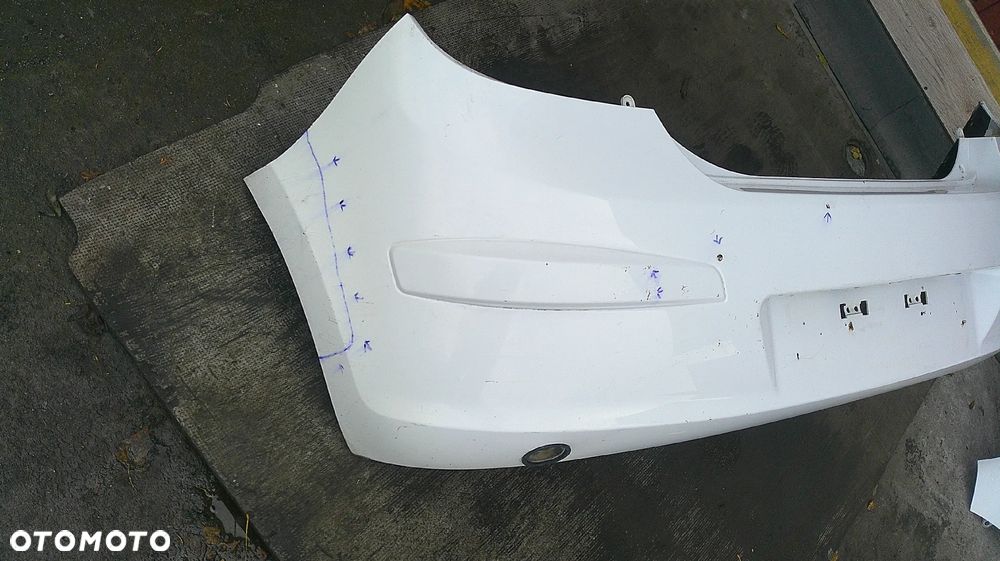 HYUNDAI I30 I ZDERZAK TYLNY  7F - 2