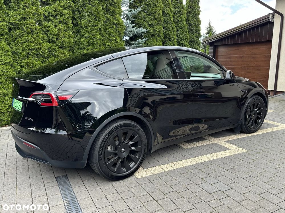 Tesla Model Y - 6