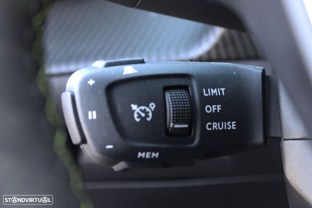 Peugeot e-2008 50 kWh GT - 12