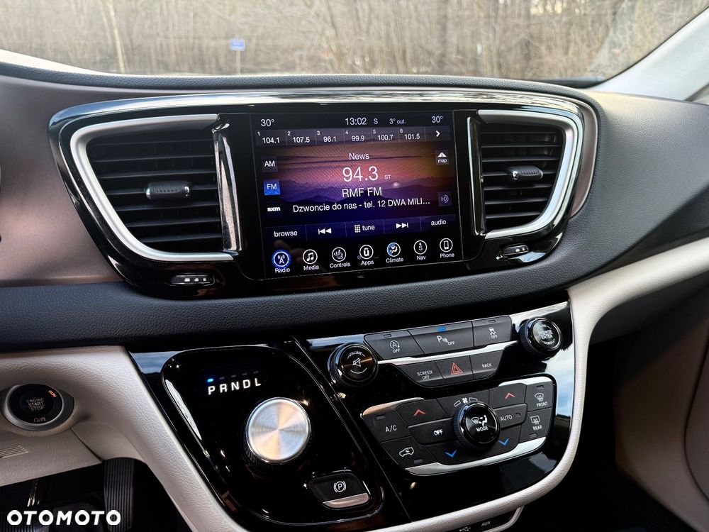 Chrysler Pacifica - 10