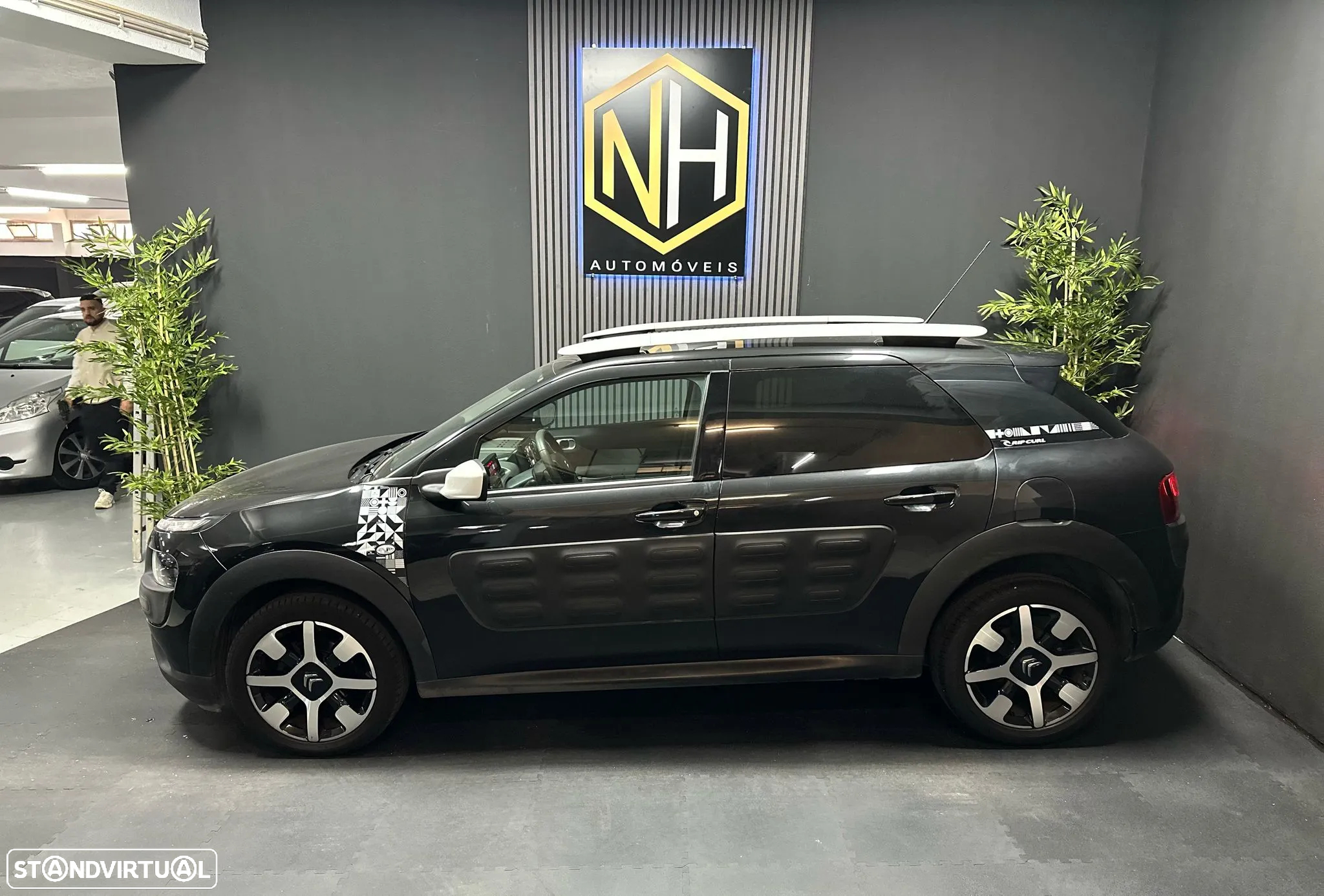 Citroën C4 Cactus 1.2 PureTech Shine EAT6 - 4