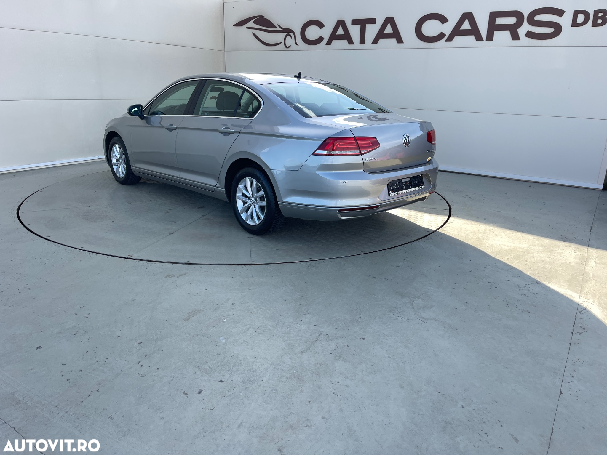 Volkswagen Passat - 10