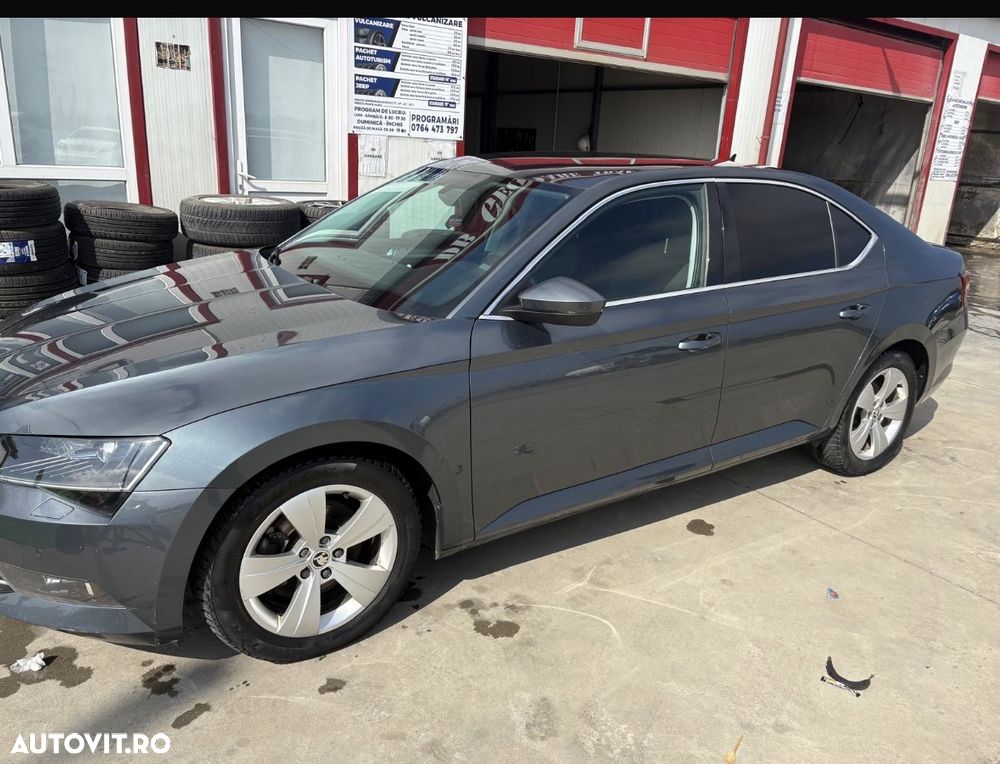 Skoda Superb 2.0 TDI DSG Ambition - 3