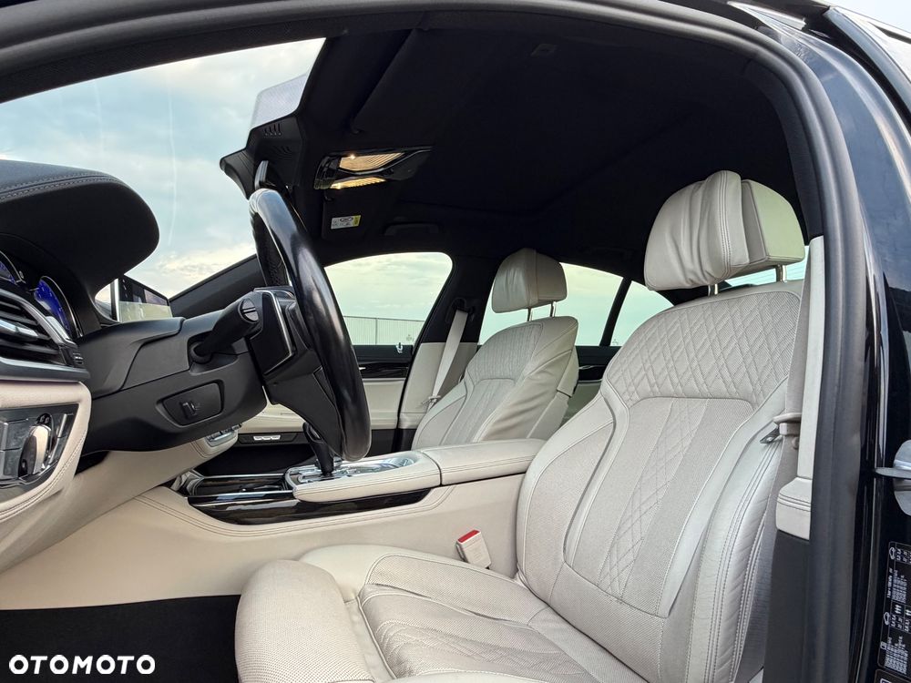 BMW Seria 7 740d xDrive - 32