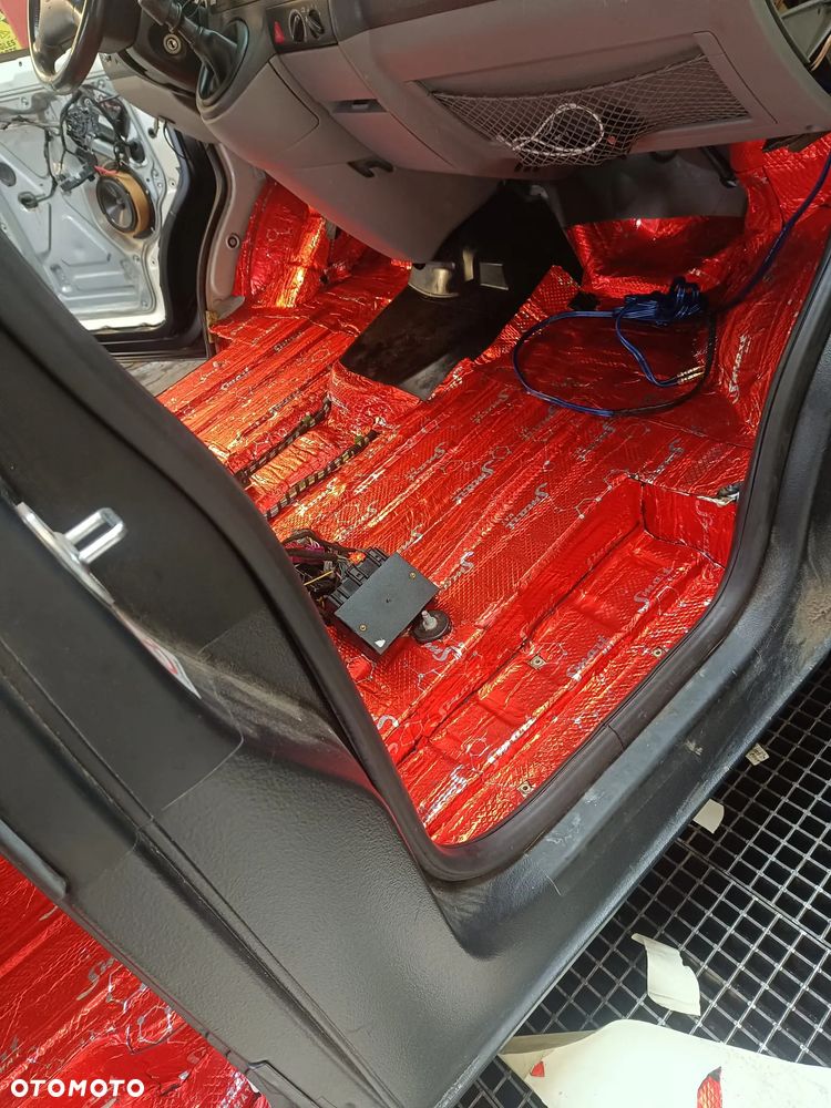 Volkswagen Caravelle L1 4Motion - 25