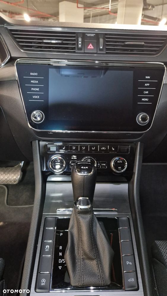 Skoda Superb 2.0 TDI SCR 4x4 Style DSG - 12