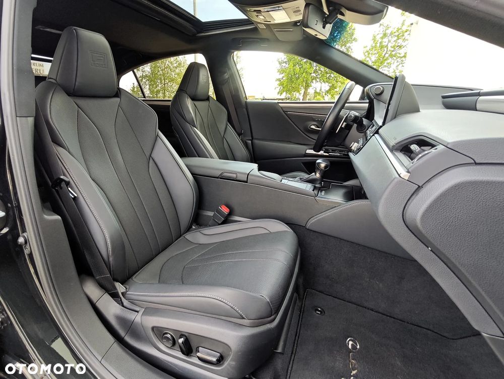 Lexus ES 300h F Sport Edition - 13