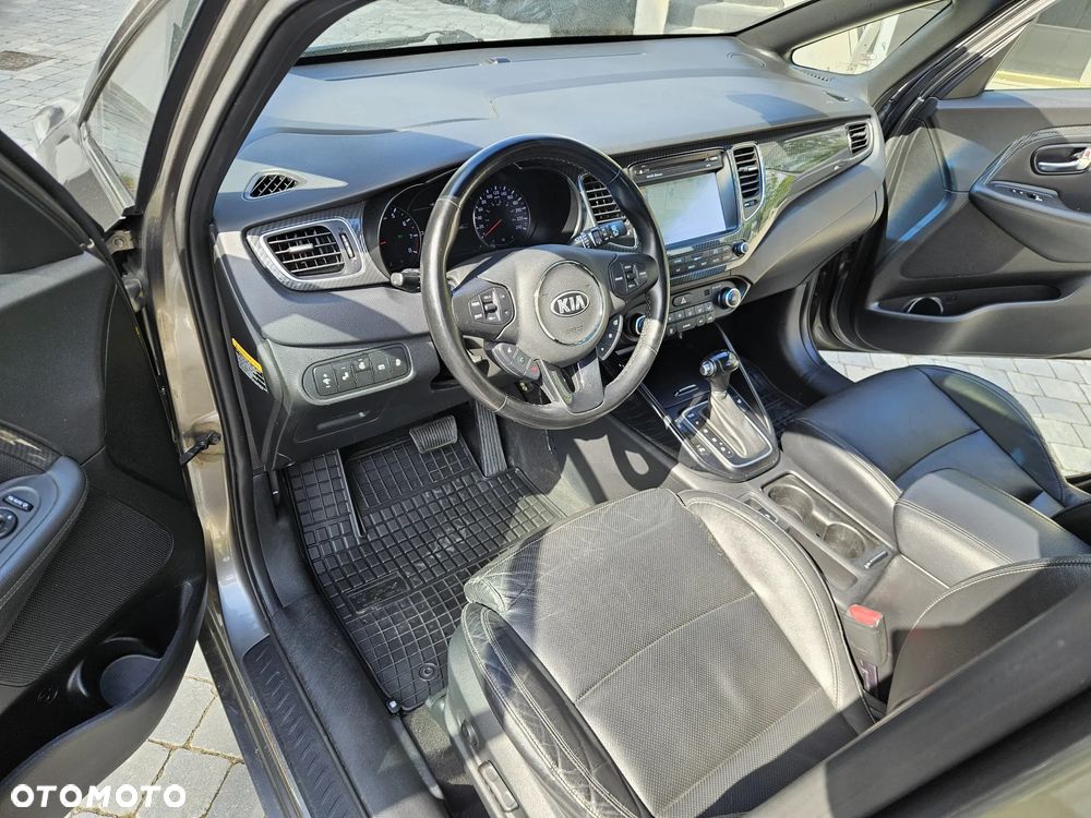 Kia Carens - 31