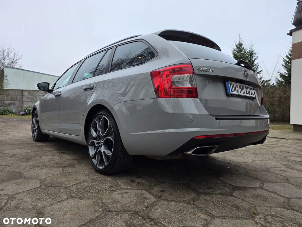 Skoda Octavia 2.0 TDI DSG RS - 37