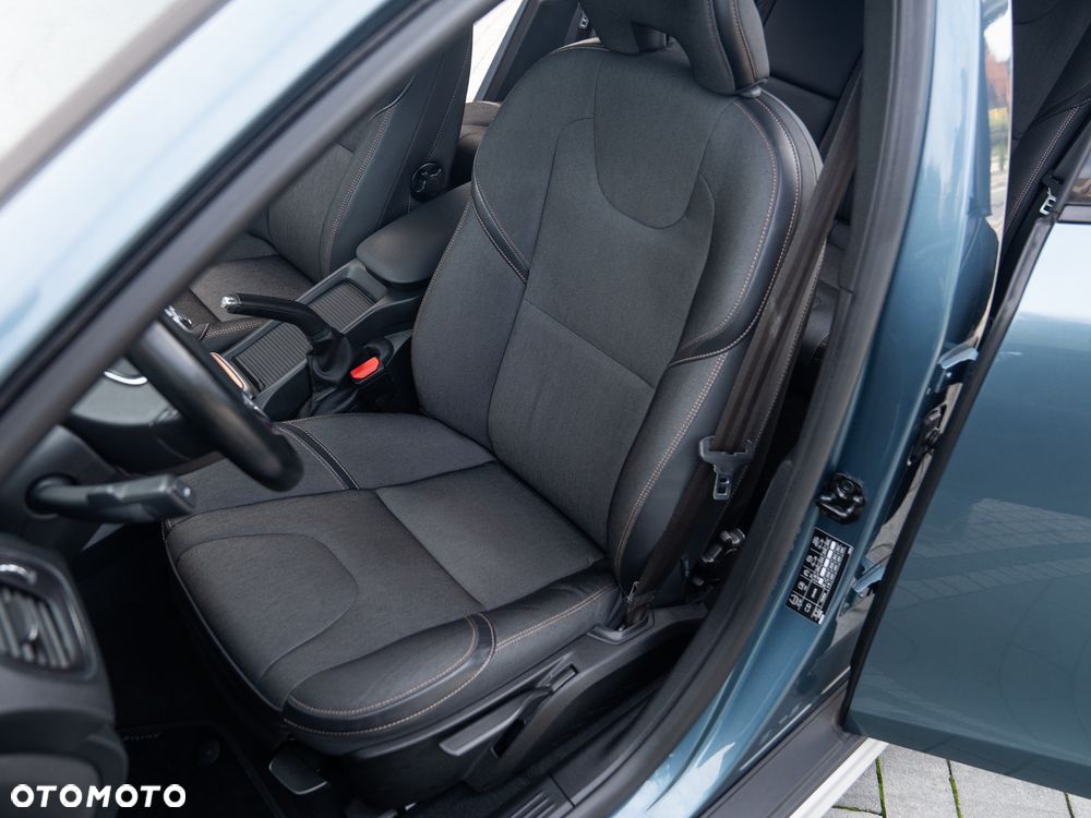 Volvo V40 T4 Momentum - 23