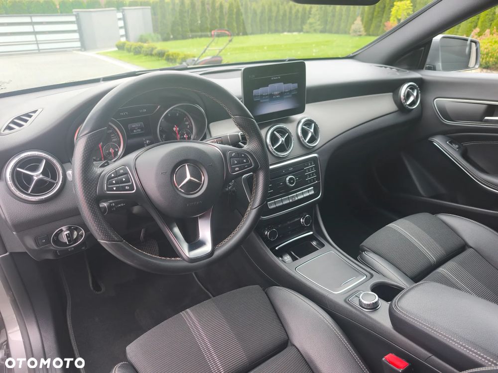 Mercedes-Benz CLA 180 7G-DCT AMG Line - 24