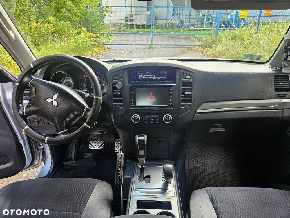 Mitsubishi Pajero - 6