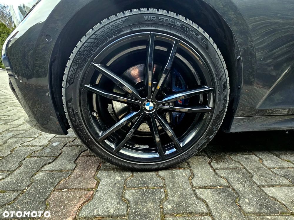 BMW Seria 3 330i xDrive M Sport - 9