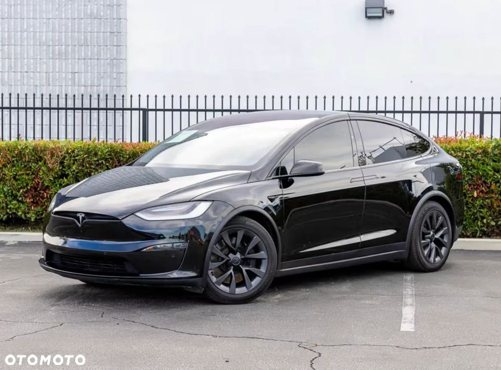 Tesla Model X - 9
