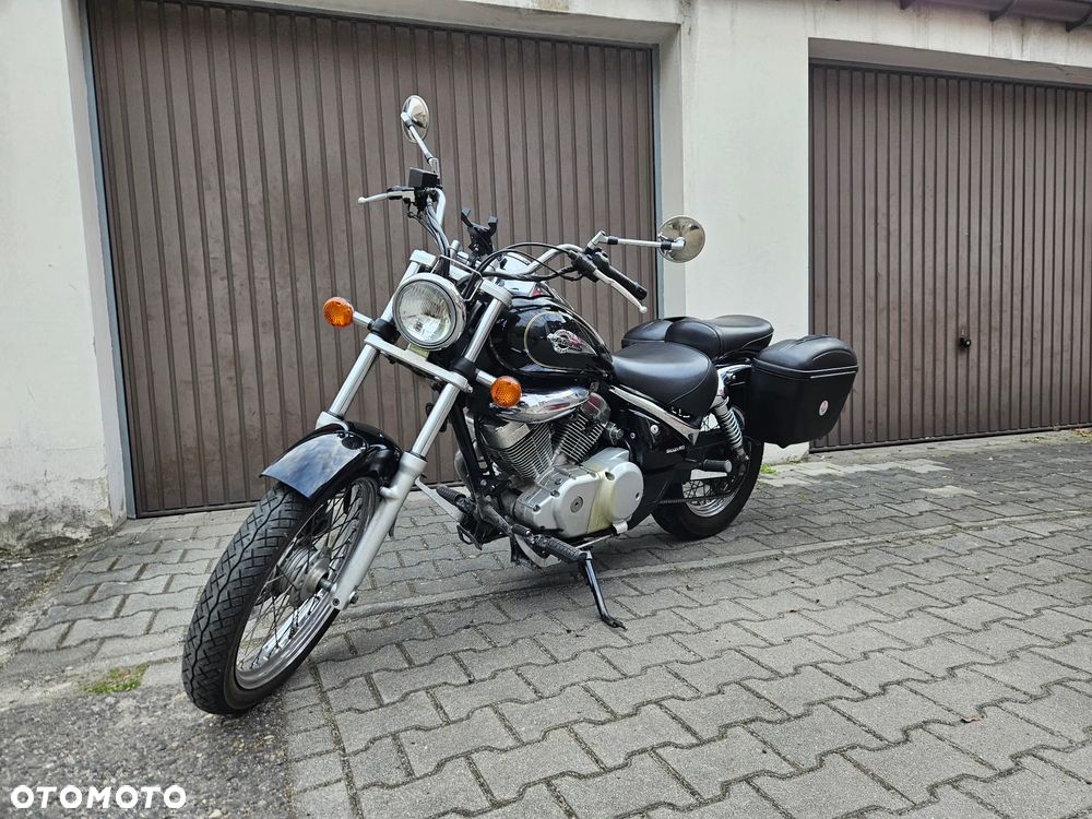 Suzuki Intruder - 1