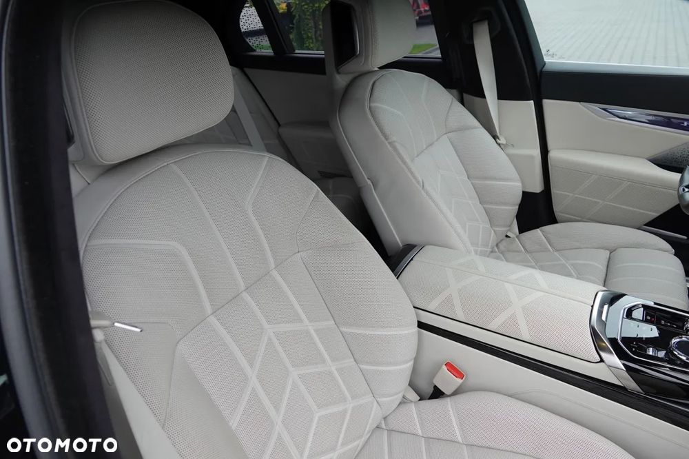 BMW Seria 7 - 34
