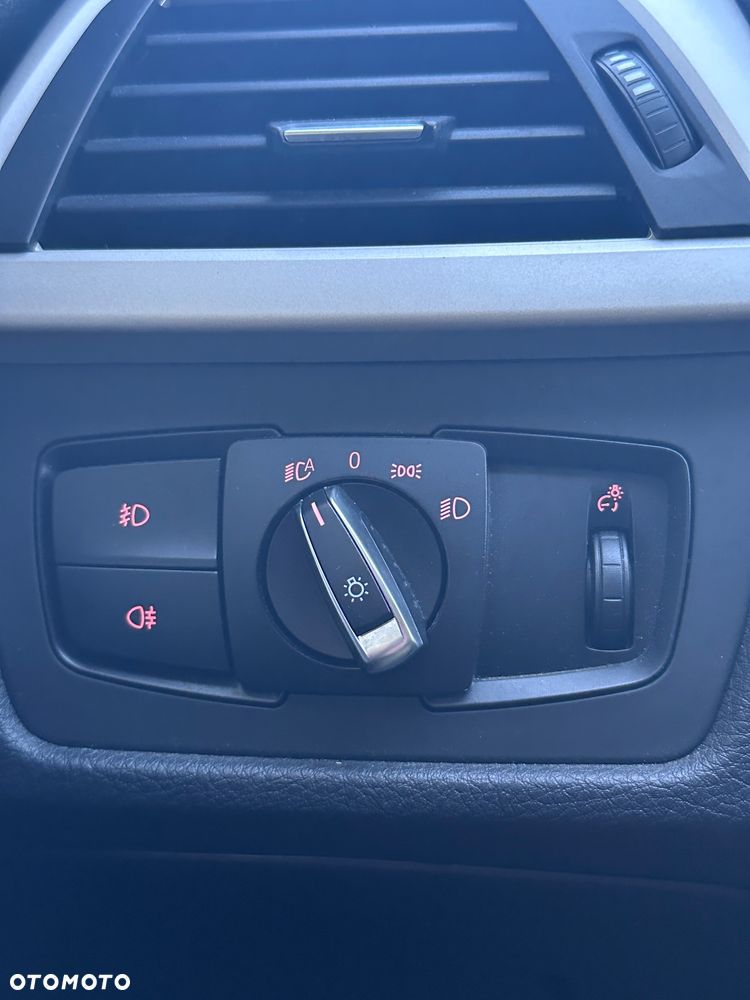 BMW Seria 3 320d Efficient Dynamics Edition Sport Line - 17