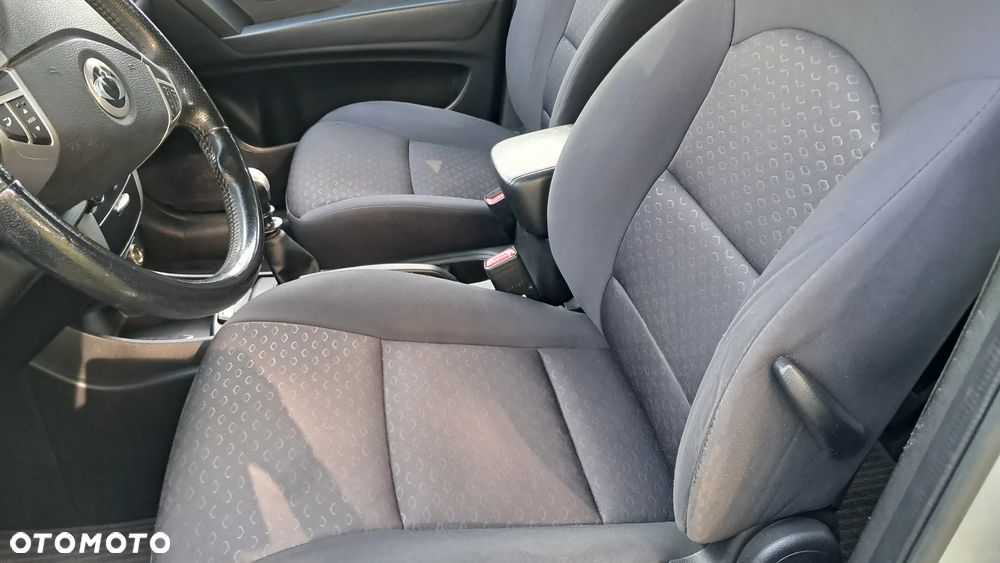 SsangYong/KGM Korando 2.0 e-XDi Quartz - 11