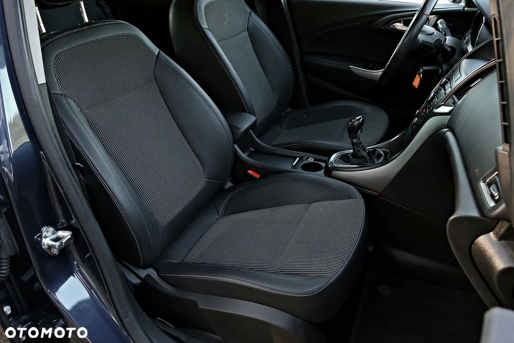 Opel Astra 1.6 Turbo - 31