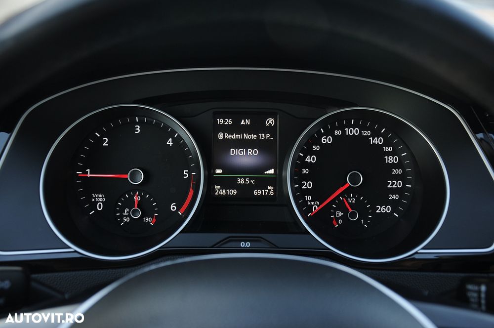 Volkswagen Passat 2.0 TDI Highline - 12