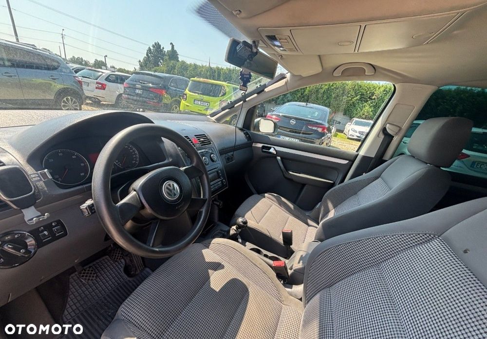 Volkswagen Touran - 11