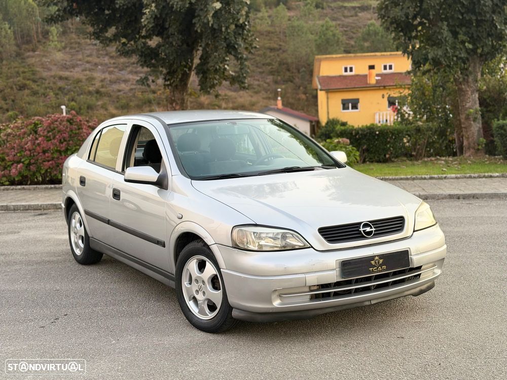 Opel Astra 1.2 Club - 2