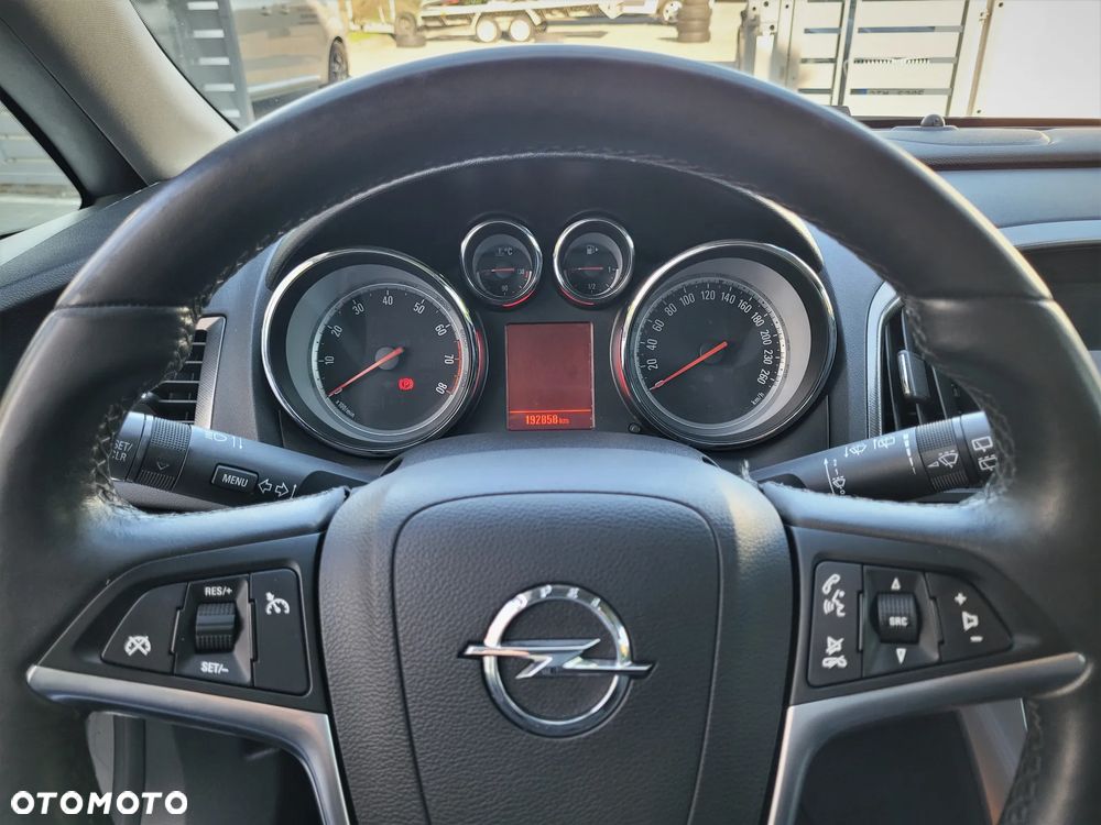 Opel Astra 1.6 Turbo - 26