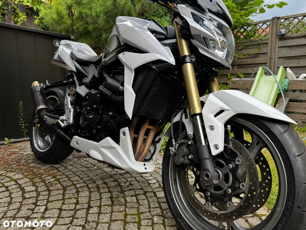 Suzuki GSR - 5