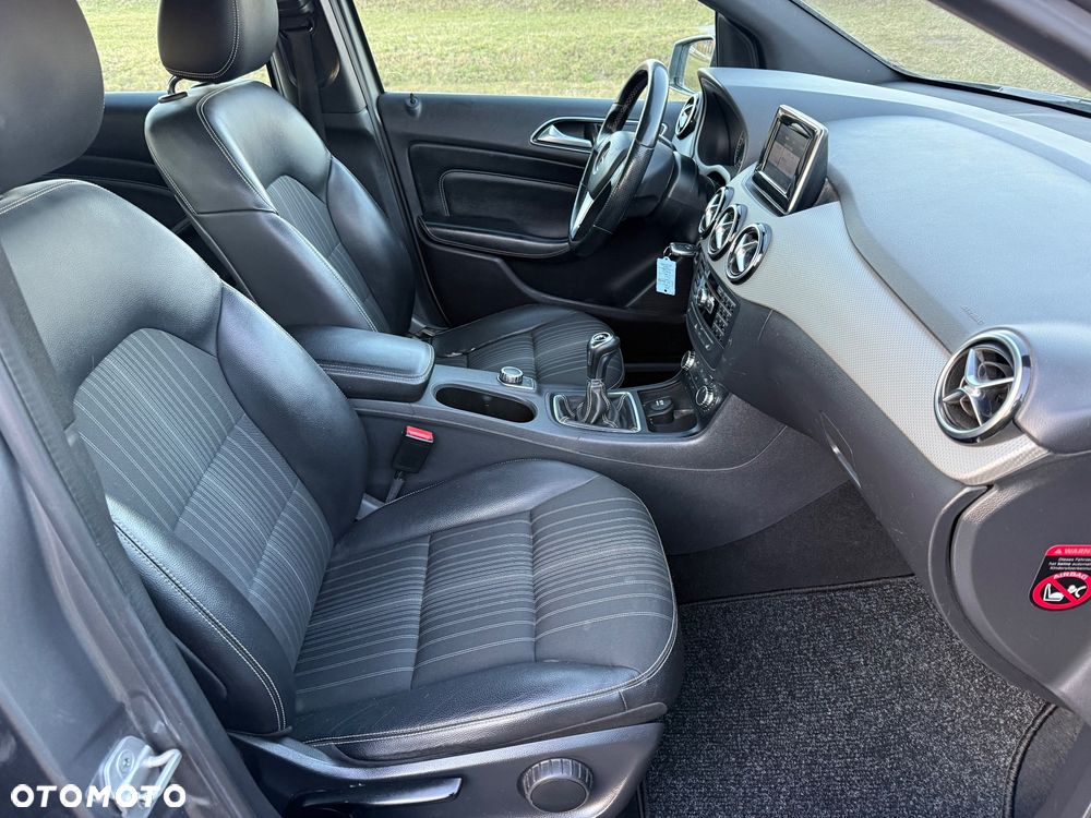 Mercedes-Benz Klasa B 180 BlueEFFICIENCY Edition - 31