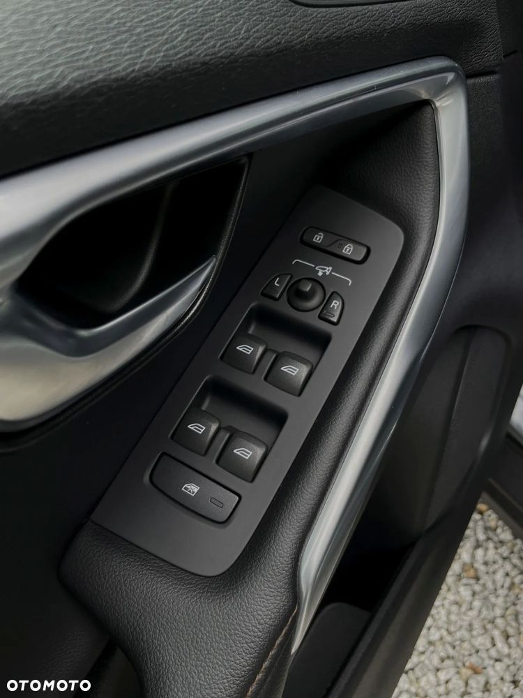 Volvo V40 Cross Country D3 Momentum - 32