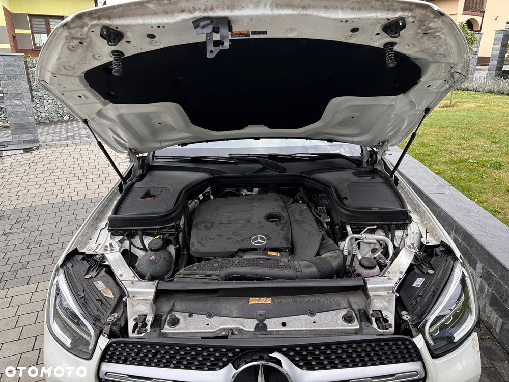 Mercedes-Benz GLC 300 4Matic 9G-TRONIC AMG Line Plus - 9