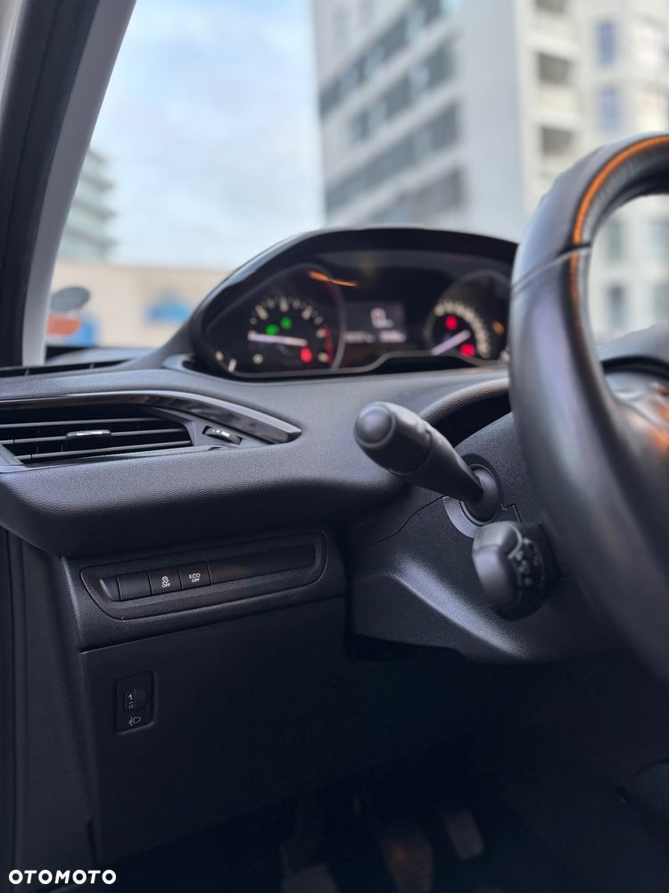 Peugeot 208 1.6 BlueHDi Allure S&S - 26