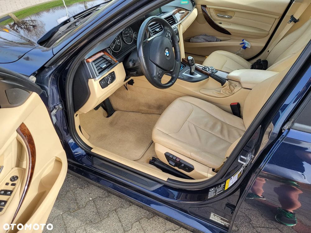 BMW Seria 3 328i xDrive - 11