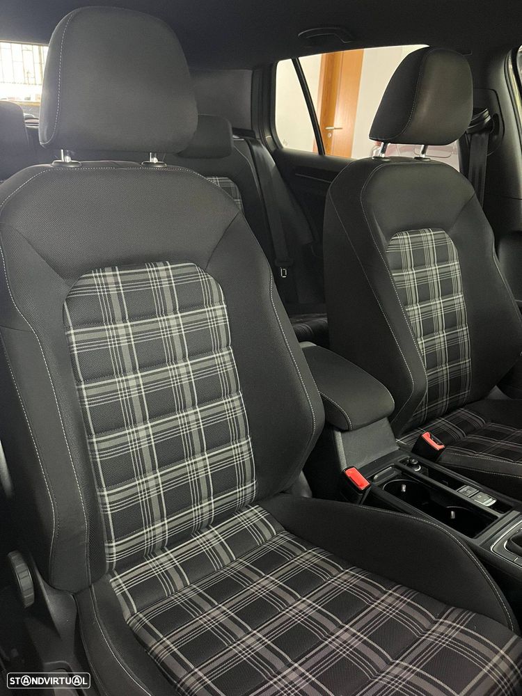 VW Golf 2.0 TDI GTD - 10