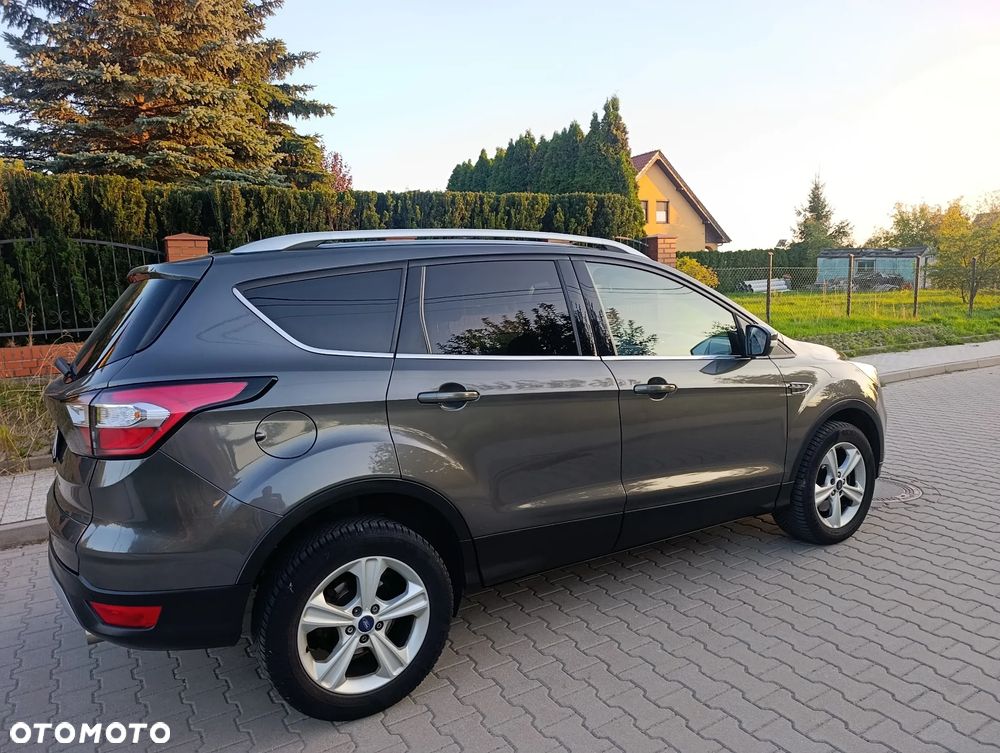 Ford Kuga 2.0 TDCi 2x4 Titanium - 12