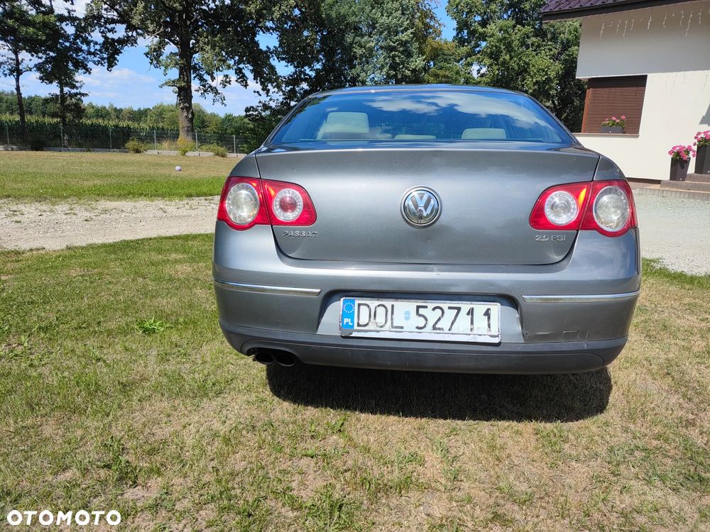 Volkswagen Passat 2.0 FSI Comfortline - 6