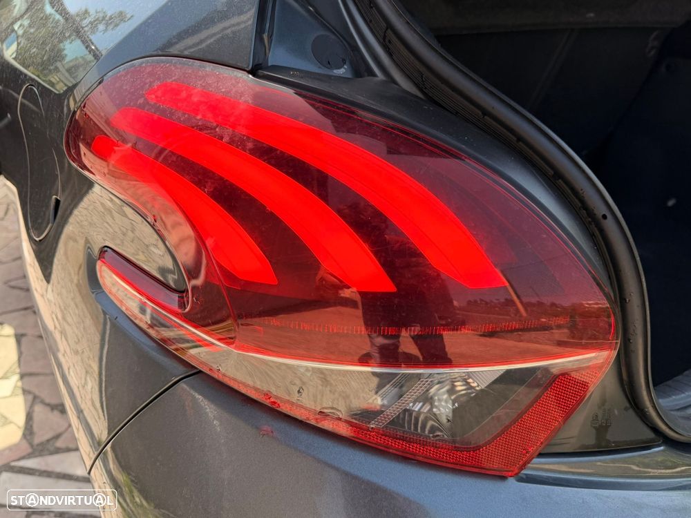 Peugeot 208 1.2 PureTech Allure - 11