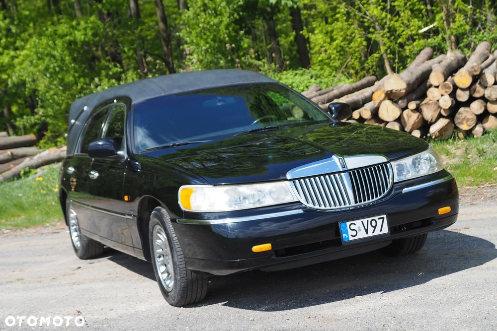 Lincoln Town Car - 4