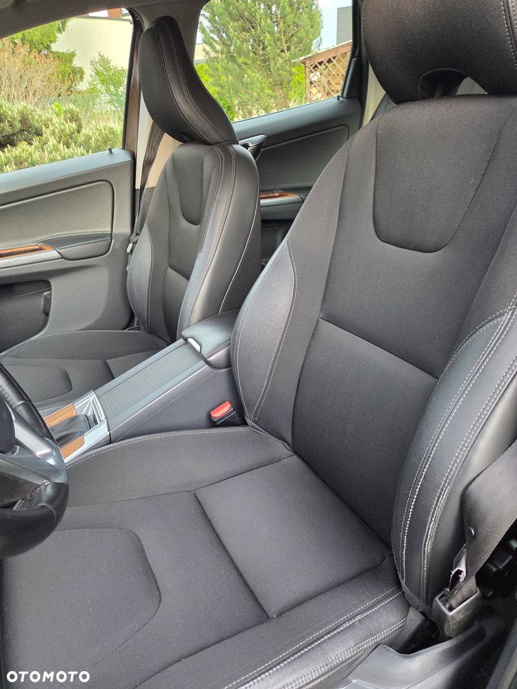 Volvo XC 60 D3 Drive-E Momentum - 13