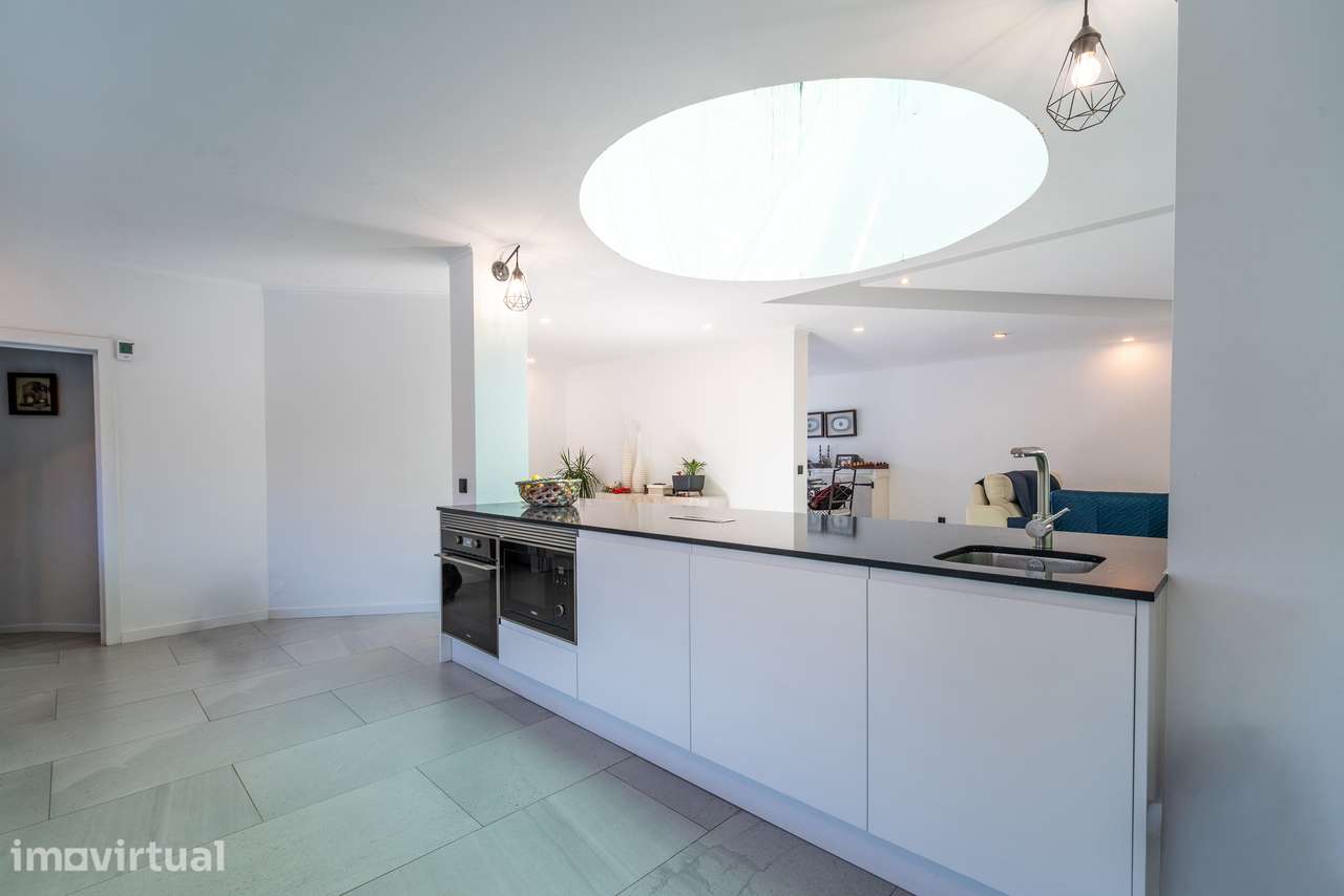 EXCLUSIVA MORADIA DE LUXO CONTEMPORÂNEA COM PISCINA | MONTEMOR-O-NOVO - Grande imagem: 4/44