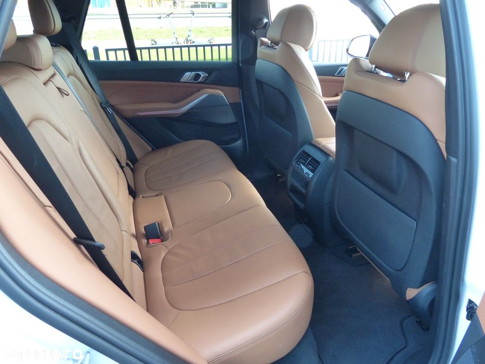 BMW X5 xDrive40d mHEV - 19