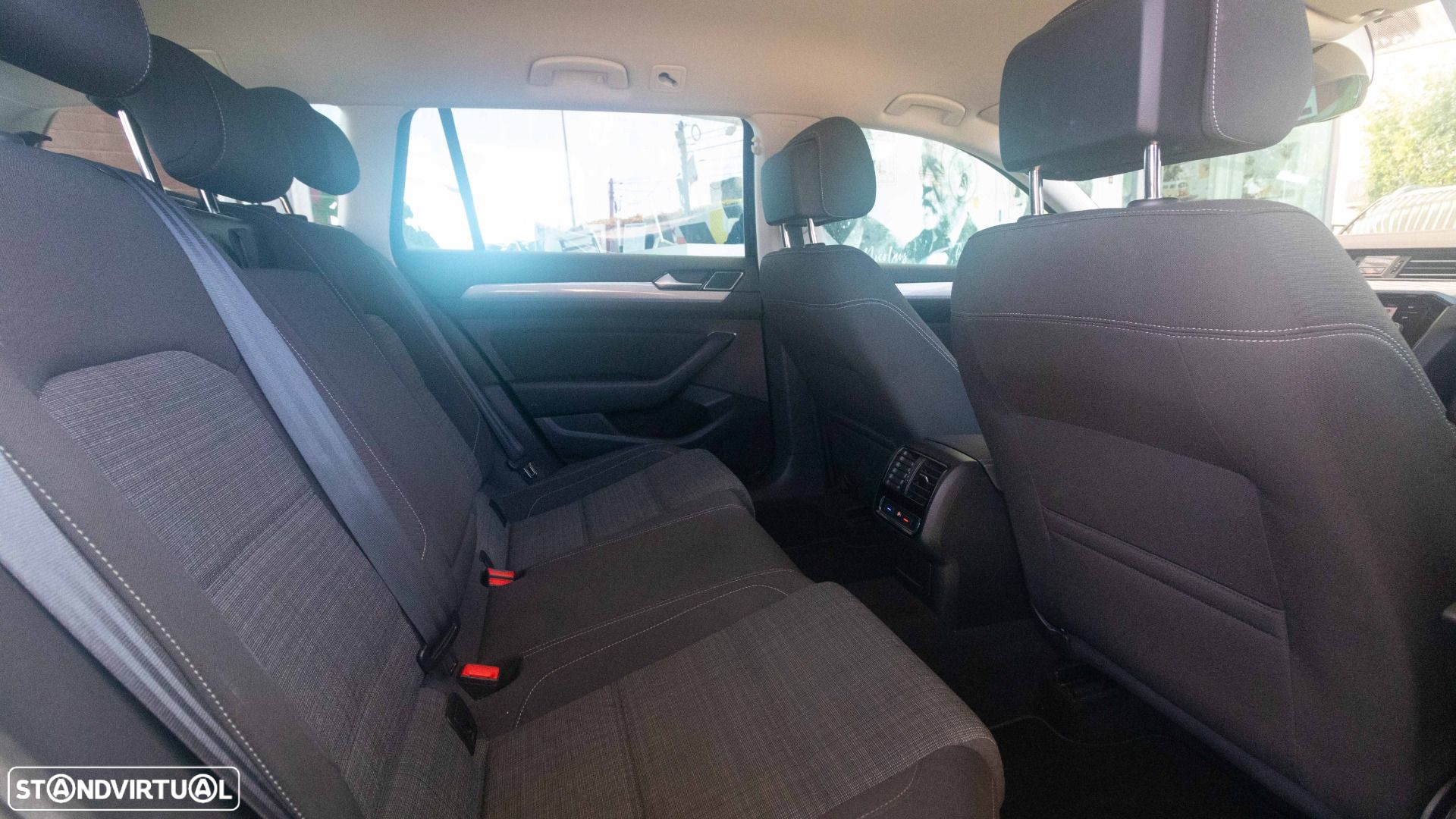 VW Passat Variant 2.0 TDi Business DSG - 10