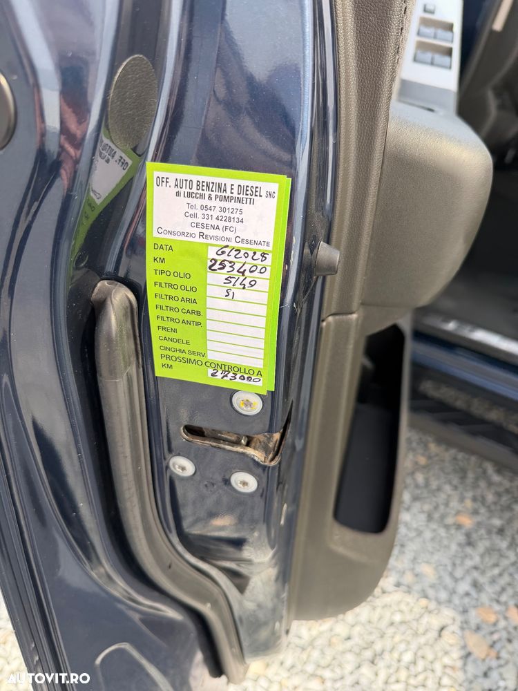 Nissan Navara Premium - 18