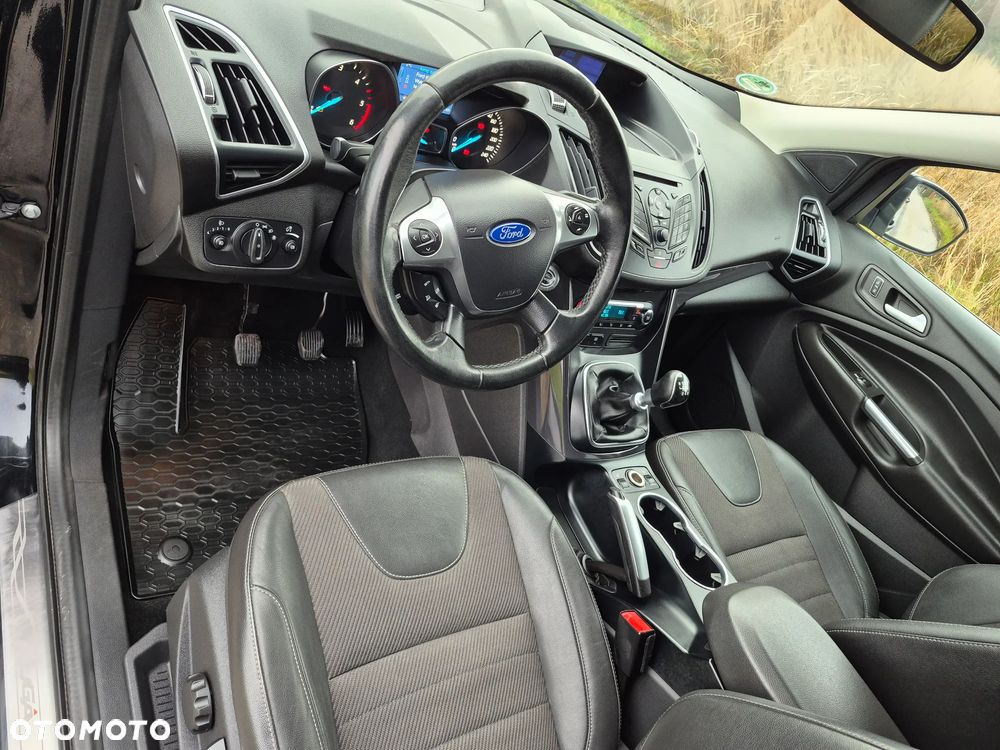 Ford Kuga 2.0 TDCi 2x4 Titanium - 12