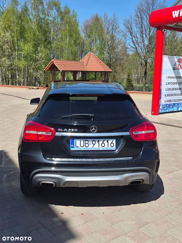 Mercedes-Benz GLA 250 7G-DCT - 3
