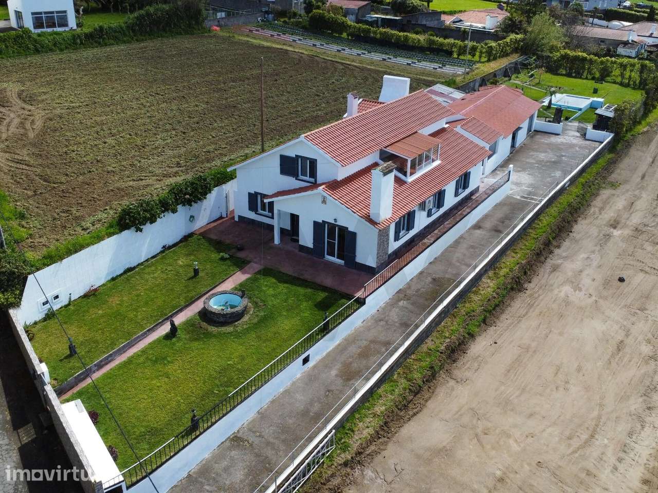 Moradia T5 com Piscina, Vista Mar e inserida num Terreno com 1550m2 em - Grande imagem: 2/23